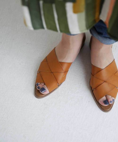 antiqua(アンティカ)の「クロスデザインサンダル(サンダル・レディース・ブラック/キャメル/シャンパン・S/M/L/LL)」の3枚目の写真