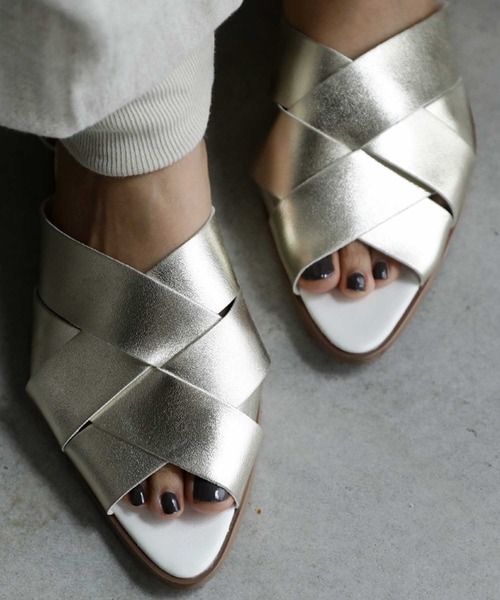 antiqua(アンティカ)の「クロスデザインサンダル(サンダル・レディース・ブラック/キャメル/シャンパン・S/M/L/LL)」の1枚目の写真