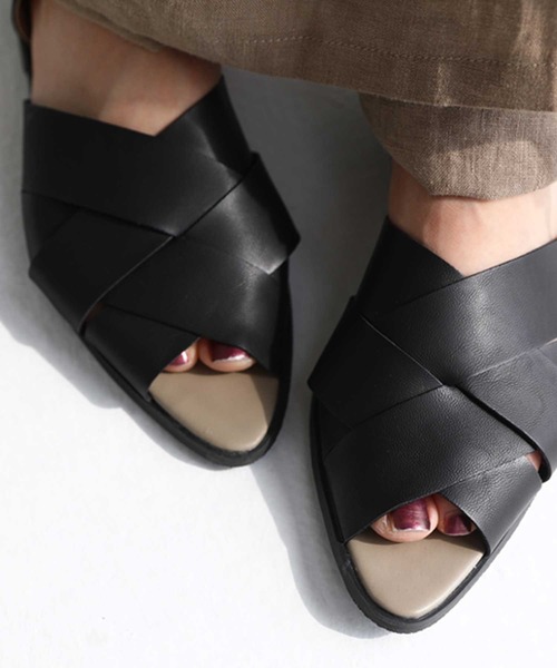 antiqua(アンティカ)の「クロスデザインサンダル(サンダル・レディース・ブラック/キャメル/シャンパン・S/M/L/LL)」の2枚目の写真