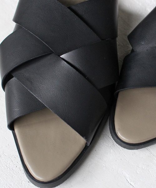 antiqua(アンティカ)の「クロスデザインサンダル(サンダル・レディース・ブラック/キャメル/シャンパン・S/M/L/LL)」の5枚目の写真