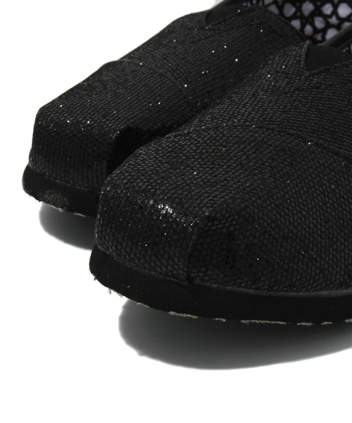 TOMS（トムス）の「2013 トムス レディース グリッター ラメ スリッポン TOMS W CLSC Glitters（スニーカー・レディース・ブラック/シルバー・23cm/23.5cm/24cm/24.5cm）」の7枚目の写真