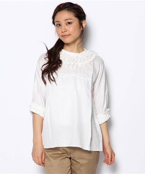 BEAMS BOY（ビームスボーイ）の「□BEAMS BOY / 襟袖レース サテンヴィンテージブラウス（シャツ/ブラウス・レディース・ホワイト/ワイン/ネイビー・ONE SIZE）」の2枚目の写真