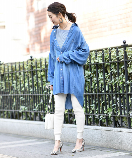 DouDou（ドゥドゥ）の「デニムロングシャツ（シャツ/ブラウス・レディース・オフホワイト/ブルー/ブラウン・FREE）」の5枚目の写真