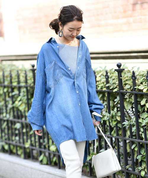 DouDou（ドゥドゥ）の「デニムロングシャツ（シャツ/ブラウス・レディース・オフホワイト/ブルー/ブラウン・FREE）」の6枚目の写真