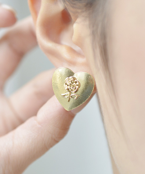 Fun & Daily(ファンアンドデイリー)の「F&D : アレンジハートピアス(ピアス(両耳用)・レディース・ゴールド/ゴールド系その他2・FREE)」の1枚目の写真