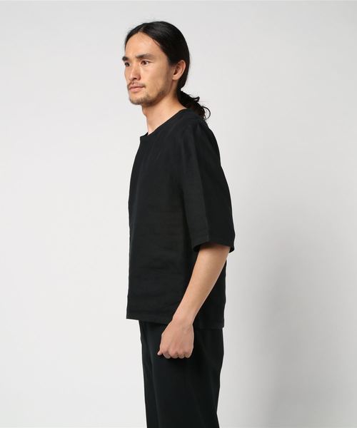 HELIOPOLE(エリオポール)の「CINI: リネンTシャツ(Tシャツ/カットソー・メンズ・ブラック/ベージュ・44/46)」の4枚目の写真