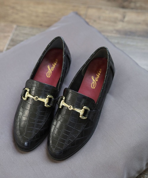 SESTO（セスト）の「型押しクロコのビットつきローファーパンプス（ローファー・レディース・ブラック/アイボリー/ボルドー/キャメル・22.5cm/23.5cm/24.5cm/25.5cm/23.0cm/24.0cm/22.0cm）」の3枚目の写真