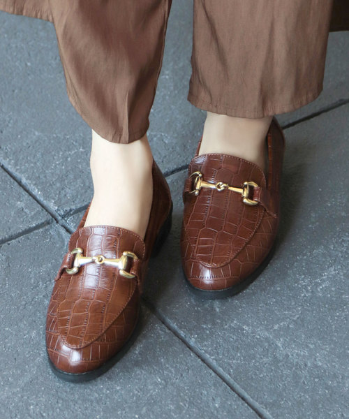 SESTO（セスト）の「型押しクロコのビットつきローファーパンプス（ローファー・レディース・ブラック/アイボリー/ボルドー/キャメル・22.5cm/23.5cm/24.5cm/25.5cm/23.0cm/24.0cm/22.0cm）」の18枚目の写真