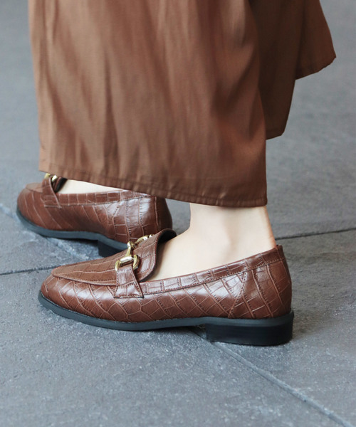 SESTO（セスト）の「型押しクロコのビットつきローファーパンプス（ローファー・レディース・ブラック/アイボリー/ボルドー/キャメル・22.5cm/23.5cm/24.5cm/25.5cm/23.0cm/24.0cm/22.0cm）」の19枚目の写真