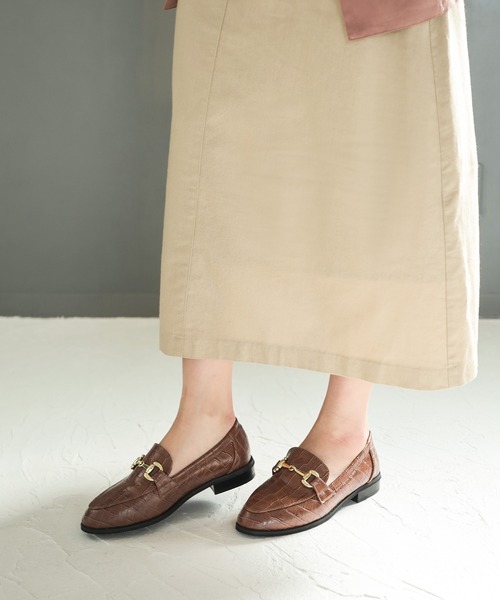 SESTO（セスト）の「型押しクロコのビットつきローファーパンプス（ローファー・レディース・ブラック/アイボリー/ボルドー/キャメル・22.5cm/23.5cm/24.5cm/25.5cm/23.0cm/24.0cm/22.0cm）」の8枚目の写真