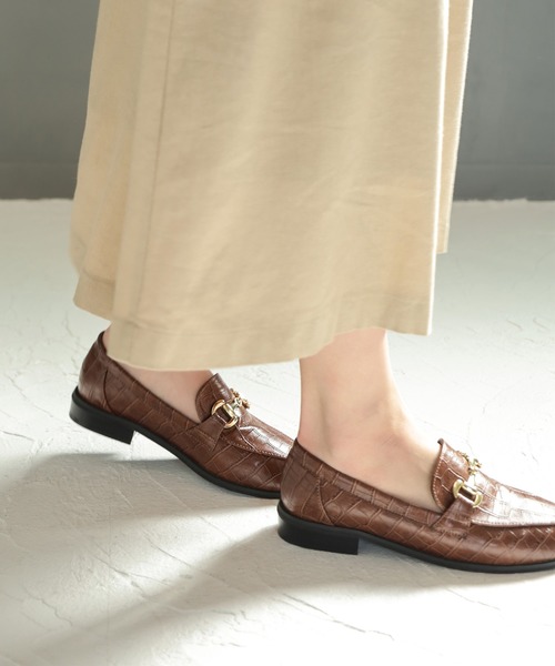 SESTO（セスト）の「型押しクロコのビットつきローファーパンプス（ローファー・レディース・ブラック/アイボリー/ボルドー/キャメル・22.5cm/23.5cm/24.5cm/25.5cm/23.0cm/24.0cm/22.0cm）」の9枚目の写真