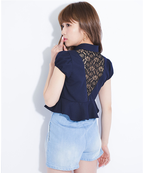 MICOAMERI（ミコアメリ）の「BackレースぺプラムBL（シャツ/ブラウス・レディース・オフホワイト/ネイビー・MEDIUM/SMALL）」の3枚目の写真