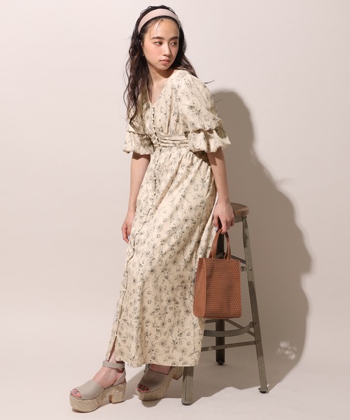 one after another NICE CLAUP（ワンアフターアナザーナイスクラップ）の「袖コンシャスガウンワンピース（ワンピース・レディース・オフホワイト/ベージュ/サックスブルー・FREE）」の2枚目の写真