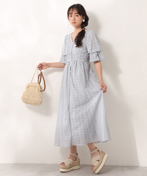 one after another NICE CLAUP（ワンアフターアナザーナイスクラップ）の「袖コンシャスガウンワンピース（ワンピース・レディース・オフホワイト/ベージュ/サックスブルー・FREE）」の3枚目の写真