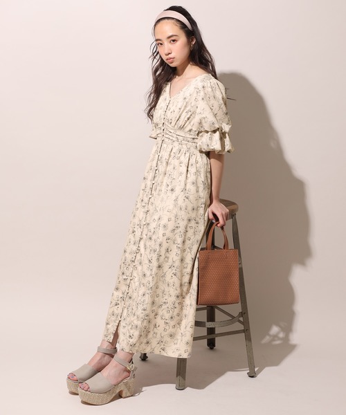 one after another NICE CLAUP（ワンアフターアナザーナイスクラップ）の「袖コンシャスガウンワンピース（ワンピース・レディース・オフホワイト/ベージュ/サックスブルー・FREE）」の4枚目の写真