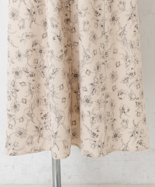 one after another NICE CLAUP（ワンアフターアナザーナイスクラップ）の「袖コンシャスガウンワンピース（ワンピース・レディース・オフホワイト/ベージュ/サックスブルー・FREE）」の6枚目の写真