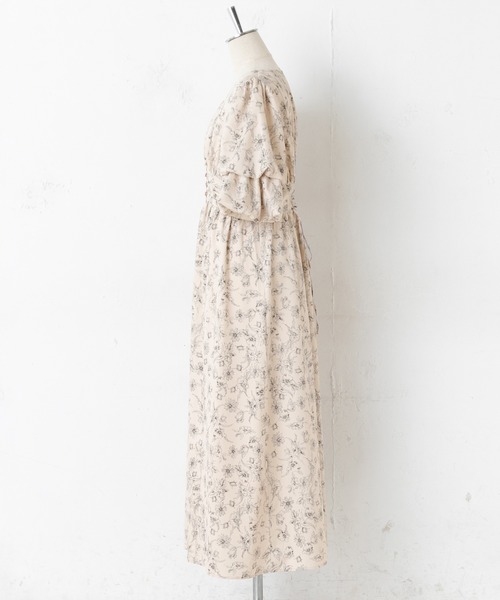 one after another NICE CLAUP（ワンアフターアナザーナイスクラップ）の「袖コンシャスガウンワンピース（ワンピース・レディース・オフホワイト/ベージュ/サックスブルー・FREE）」の9枚目の写真