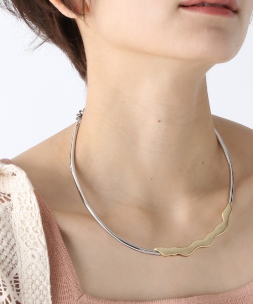 JEANASIS（ジーナシス）の「オーバラップチョーカーネックレス/937033（ネックレス・レディース・シルバー/ゴールド・FREE）」の2枚目の写真
