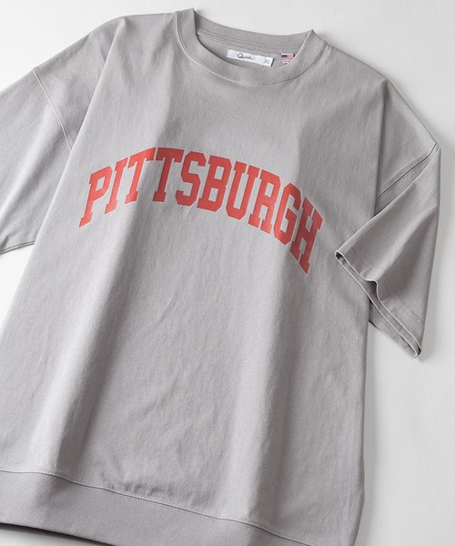 SlashDate（スラッシュデイト）の「オーバーサイズ カレッジロゴ ラバープリント 半袖Ｔシャツ/PITTSBURGH/FLOURISH  LANDSCAPE（Tシャツ/カットソー・メンズ・ミント/グレイッシュベージュ/アッシュグレー/グリーン/ネイビー/グリーン系その他/ブラック/アイボリー・L/M/XL）」の3枚目の写真