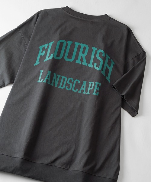 SlashDate（スラッシュデイト）の「オーバーサイズ カレッジロゴ ラバープリント 半袖Ｔシャツ/PITTSBURGH/FLOURISH  LANDSCAPE（Tシャツ/カットソー・メンズ・ミント/グレイッシュベージュ/アッシュグレー/グリーン/ネイビー/グリーン系その他/ブラック/アイボリー・L/M/XL）」の2枚目の写真