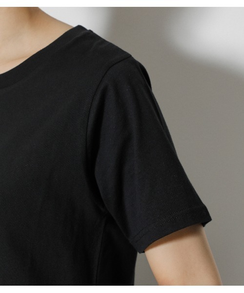 AZUL by moussy（アズールバイマウジー）の「AZUL LOGO C/N TEE/AZULロゴクルーネックTシャツ（Tシャツ/カットソー・レディース・ブルー/ブラック/オフホワイト・MEDIUM/SMALL）」の4枚目の写真