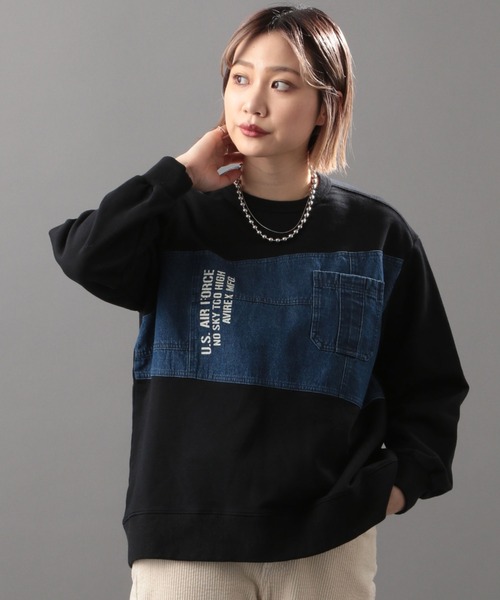 AVIREX(アヴィレックス)の「デニムコンビ スウェットシャツ/ DENIM COMBI SWEAT SHIRT(スウェット・レディース・ブラック/ネイビー/ライトブルーグレー・FREE)」の1枚目の写真