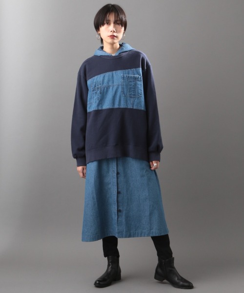 AVIREX(アヴィレックス)の「デニムコンビ スウェットシャツ/ DENIM COMBI SWEAT SHIRT(スウェット・レディース・ブラック/ネイビー/ライトブルーグレー・FREE)」の4枚目の写真