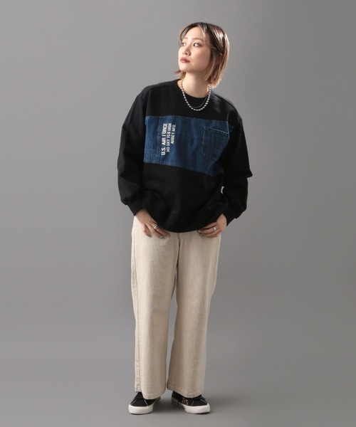 AVIREX(アヴィレックス)の「デニムコンビ スウェットシャツ/ DENIM COMBI SWEAT SHIRT(スウェット・レディース・ブラック/ネイビー/ライトブルーグレー・FREE)」の8枚目の写真
