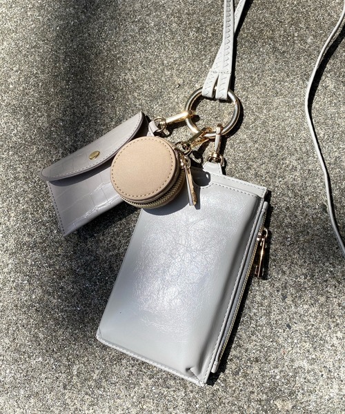 DouDou(ドゥドゥ)の「【新色追加】コンビ素材マルチスマホショルダー(ショルダーバッグ・レディース・ブラック/グレー/ブラウン/ライトベージュ/シルバー/ベージュ・FREE)」の5枚目の写真