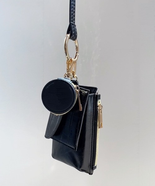 DouDou(ドゥドゥ)の「【新色追加】コンビ素材マルチスマホショルダー(ショルダーバッグ・レディース・ブラック/グレー/ブラウン/ライトベージュ/シルバー/ベージュ・FREE)」の2枚目の写真