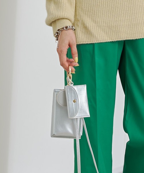 DouDou(ドゥドゥ)の「【新色追加】コンビ素材マルチスマホショルダー(ショルダーバッグ・レディース・ブラック/グレー/ブラウン/ライトベージュ/シルバー/ベージュ・FREE)」の7枚目の写真