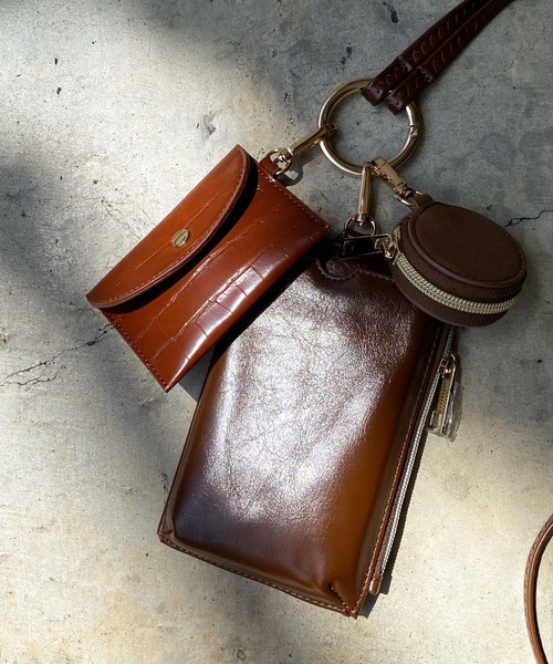 DouDou(ドゥドゥ)の「【新色追加】コンビ素材マルチスマホショルダー(ショルダーバッグ・レディース・ブラック/グレー/ブラウン/ライトベージュ/シルバー/ベージュ・FREE)」の9枚目の写真