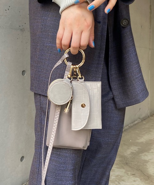 DouDou(ドゥドゥ)の「【新色追加】コンビ素材マルチスマホショルダー(ショルダーバッグ・レディース・ブラック/グレー/ブラウン/ライトベージュ/シルバー/ベージュ・FREE)」の12枚目の写真