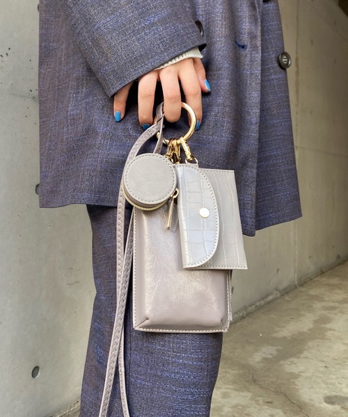 DouDou(ドゥドゥ)の「【新色追加】コンビ素材マルチスマホショルダー(ショルダーバッグ・レディース・ブラック/グレー/ブラウン/ライトベージュ/シルバー/ベージュ・FREE)」の15枚目の写真