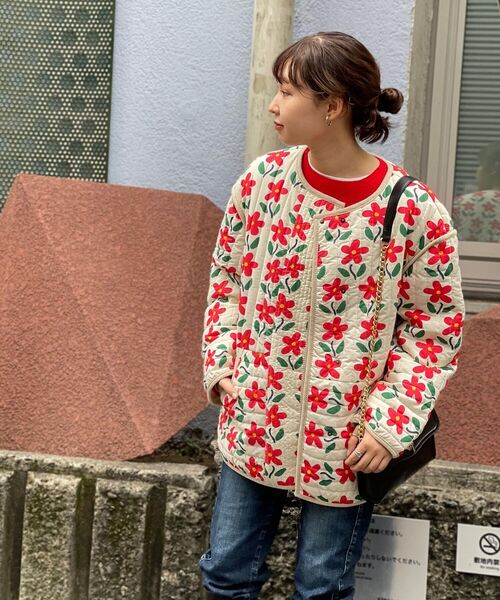 fredy emue(フレディエミュ)の「花柄キルト中綿ブルゾン(ブルゾン・レディース・ホワイト系その他6・38)」の13枚目の写真