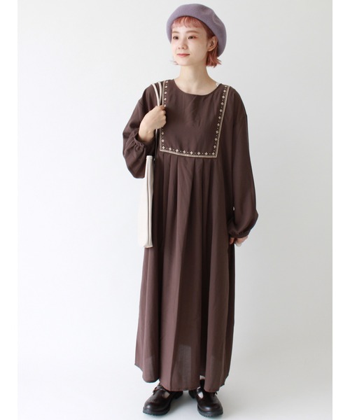 ehka sopo（エヘカソポ）の「幾何柄刺繍ワンピース（ワンピース・レディース・ダークブラウン/ブルー/キナリ・ﾌﾘ-）」の2枚目の写真