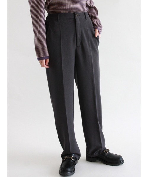 ehka sopo（エヘカソポ）の「センタープレステーパードパンツ（その他パンツ・レディース・ベージュ/マスタード/チャコール・ﾌﾘ-）」の2枚目の写真