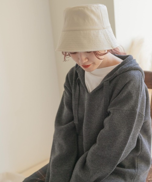 ITEMS URBANRESEARCH(アイテムズ アーバンリサーチ)の「フェイクレザー プレーンバケットハット(ハット・レディース・ベージュ/ライトグレー/ブラック・-)」の3枚目の写真