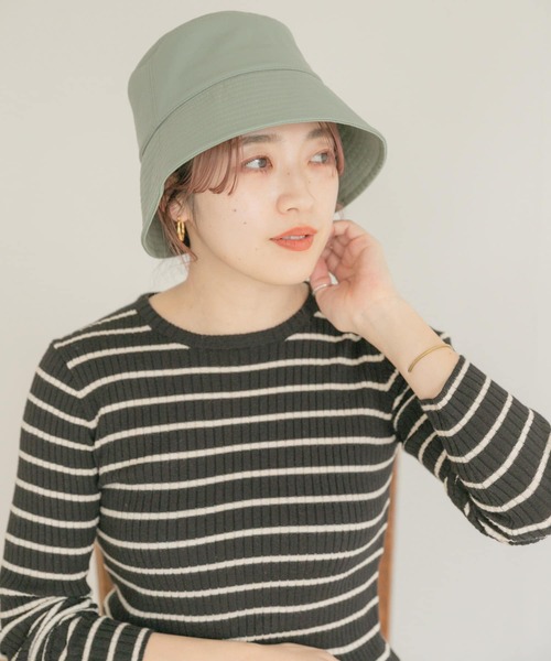 ITEMS URBANRESEARCH(アイテムズ アーバンリサーチ)の「フェイクレザー プレーンバケットハット(ハット・レディース・ベージュ/ライトグレー/ブラック・-)」の1枚目の写真