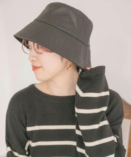 ITEMS URBANRESEARCH(アイテムズ アーバンリサーチ)の「フェイクレザー プレーンバケットハット(ハット・レディース・ベージュ/ライトグレー/ブラック・-)」の11枚目の写真