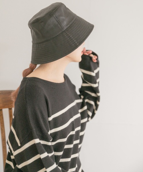 ITEMS URBANRESEARCH(アイテムズ アーバンリサーチ)の「フェイクレザー プレーンバケットハット(ハット・レディース・ベージュ/ライトグレー/ブラック・-)」の13枚目の写真