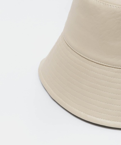 ITEMS URBANRESEARCH(アイテムズ アーバンリサーチ)の「フェイクレザー プレーンバケットハット(ハット・レディース・ベージュ/ライトグレー/ブラック・-)」の14枚目の写真