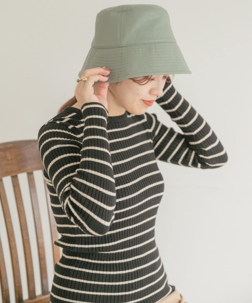 ITEMS URBANRESEARCH(アイテムズ アーバンリサーチ)の「フェイクレザー プレーンバケットハット(ハット・レディース・ベージュ/ライトグレー/ブラック・-)」の16枚目の写真