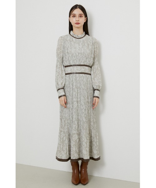 rienda（リエンダ）の「パイピングデザインプリーツワンピース（ワンピース・レディース・ブラック系その他/ベージュ系その他/ブラック・MEDIUM/SMALL）」の6枚目の写真