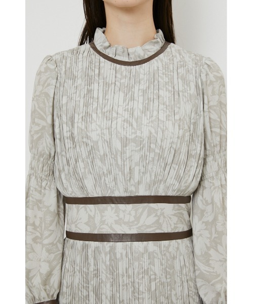 rienda（リエンダ）の「パイピングデザインプリーツワンピース（ワンピース・レディース・ブラック系その他/ベージュ系その他/ブラック・MEDIUM/SMALL）」の14枚目の写真