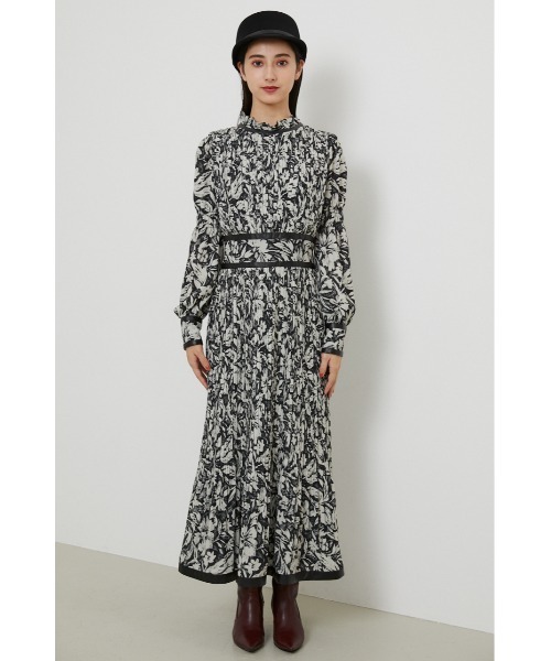 rienda（リエンダ）の「パイピングデザインプリーツワンピース（ワンピース・レディース・ブラック系その他/ベージュ系その他/ブラック・MEDIUM/SMALL）」の7枚目の写真