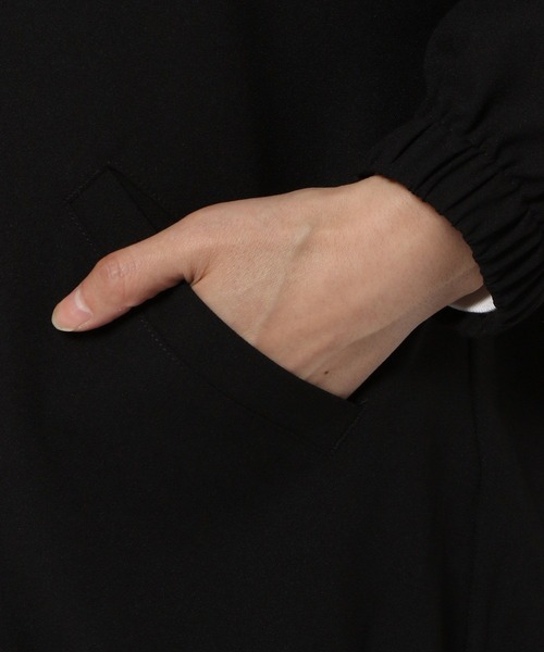 LEPSIM(レプシィム)の「UVギャザーネックブルゾン 262357(ブルゾン・レディース・ブラック/モカ/カーキ・FREE)」の13枚目の写真