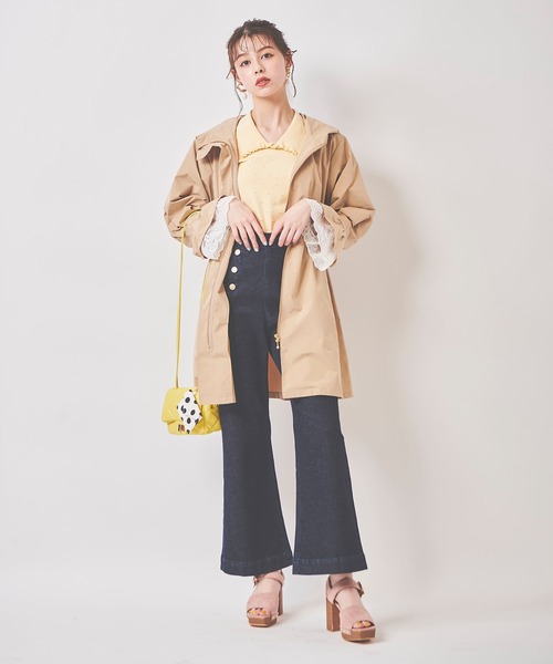 31 Sons de mode(トランテアン ソン ドゥ モード)の「袖レースロングマウンテンパーカー(マウンテンパーカー・レディース・ベージュ/クリーム・36)」の1枚目の写真