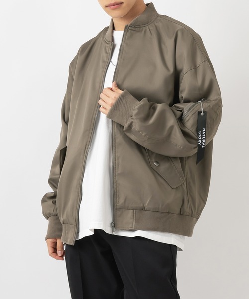 SlashDate(スラッシュデイト)の「ビッグシルエット ドロップショルダー MA-1 ブルゾン(MA-1・メンズ・ブラック/ベージュ/カーキ・M/L/XL)」の2枚目の写真