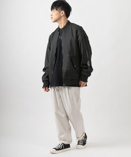 SlashDate(スラッシュデイト)の「ビッグシルエット ドロップショルダー MA-1 ブルゾン(MA-1・メンズ・ブラック/ベージュ/カーキ・M/L/XL)」の13枚目の写真
